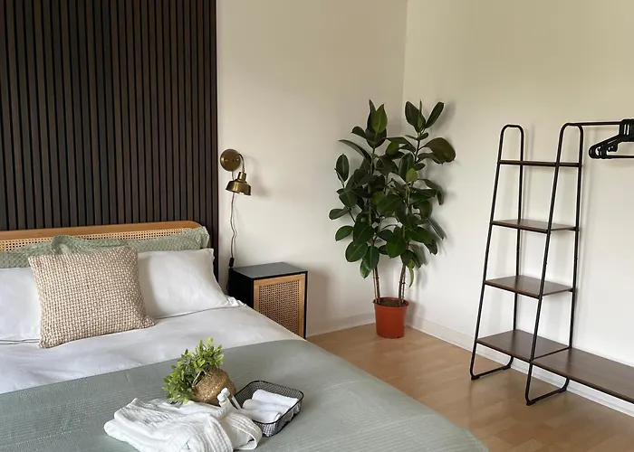 Quiet Luxe Home With Gym And Free Parking