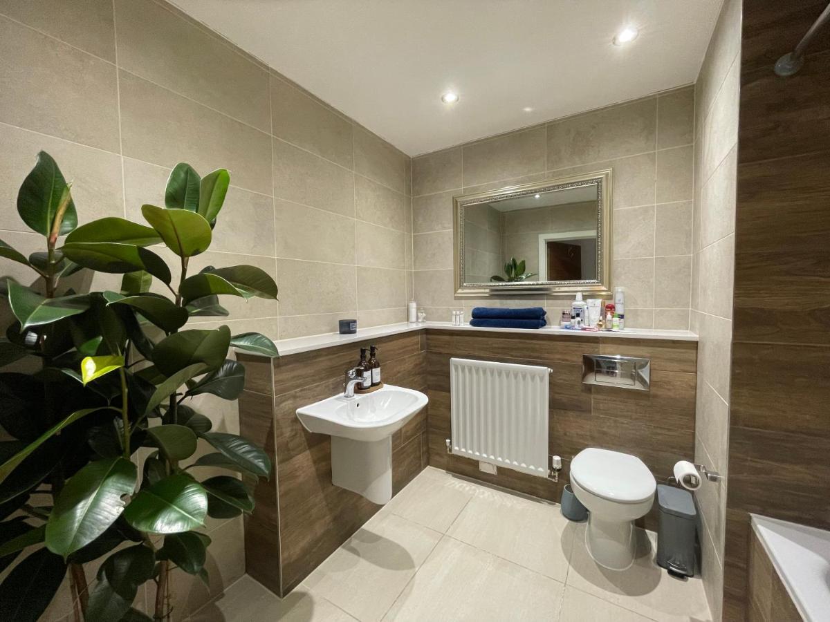 Quiet Luxe With Gym And Free Parking Homestay *