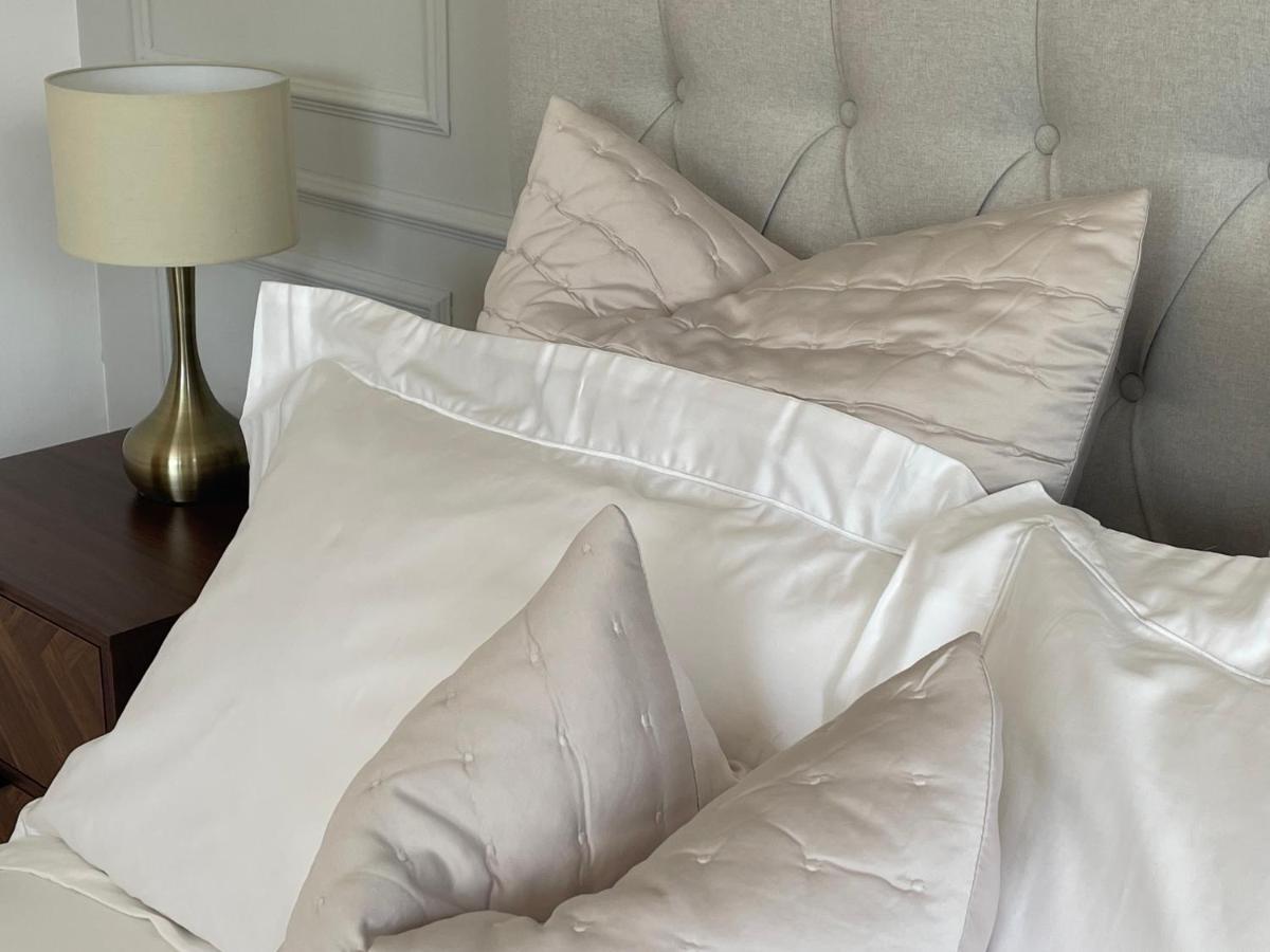 Quiet Luxe With Gym And Free Parking
