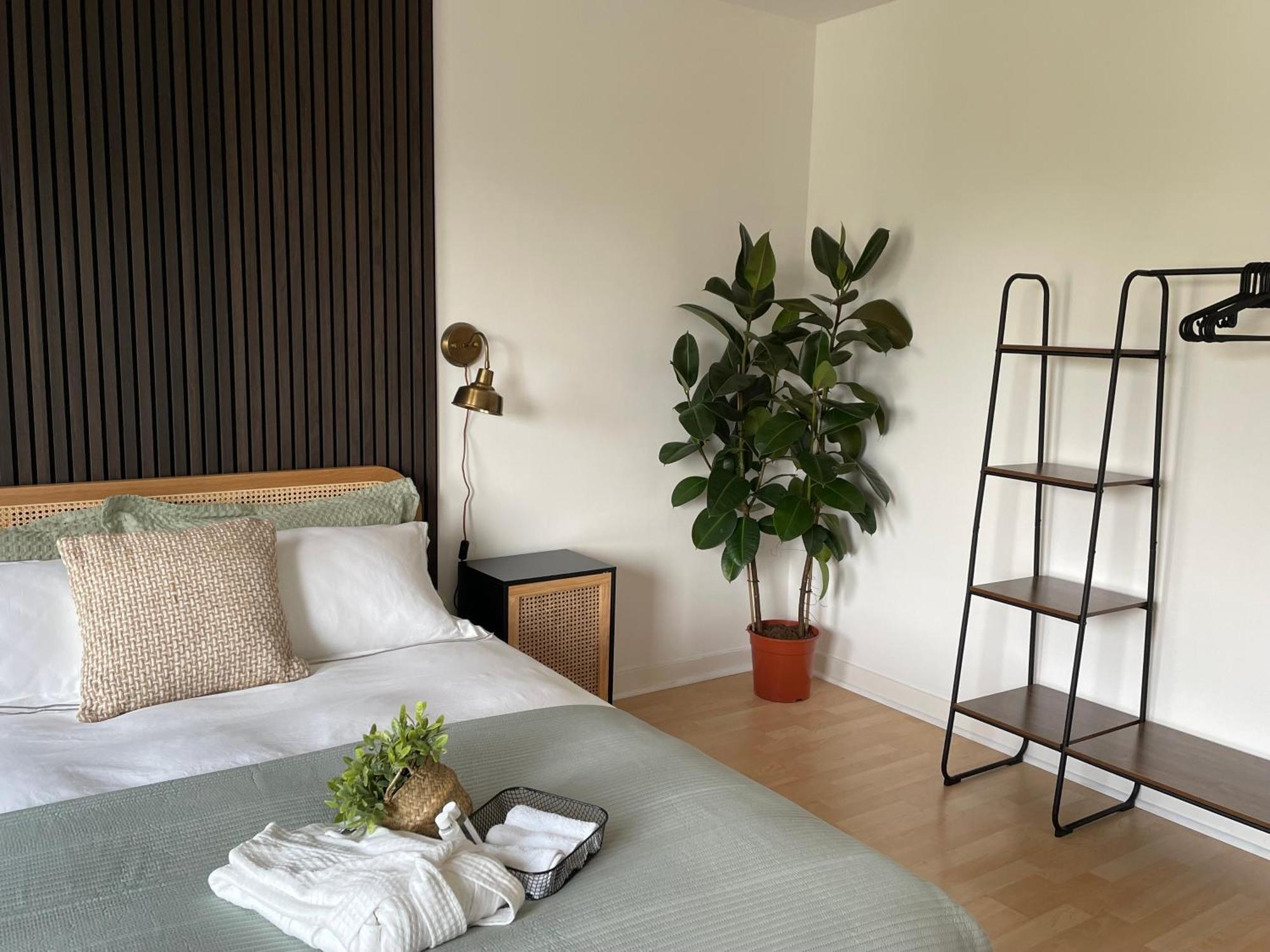 Quiet Luxe With Gym And Free Parking Homestay